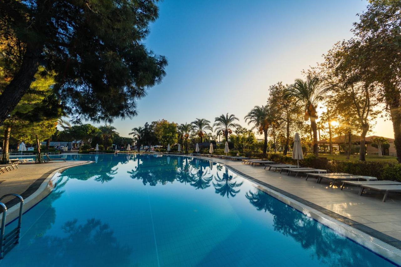Ic Hotels Green Palace - Kids Concept Antalya Luaran gambar The swimming pool at the hotel